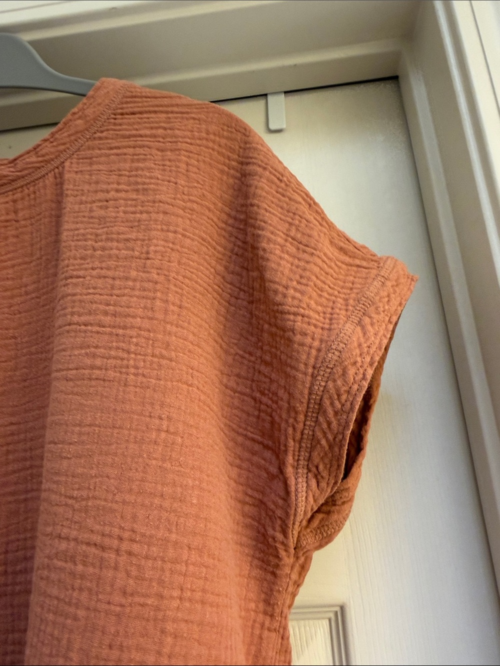 Faherty Short Sleeve 100% organic cotton  Tee - Rust Orange/Brown size medium - Picture 2 of 6